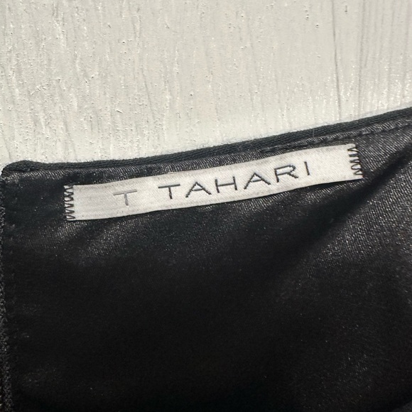 T Tahari Black Sleeveless Sheath Dress Women’s Size 12 Classic Little Black Dres - Picture 4 of 9